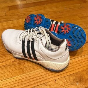 Mens Adidas Tour360 22 Golf Shoes, size 9. Excellent condition.